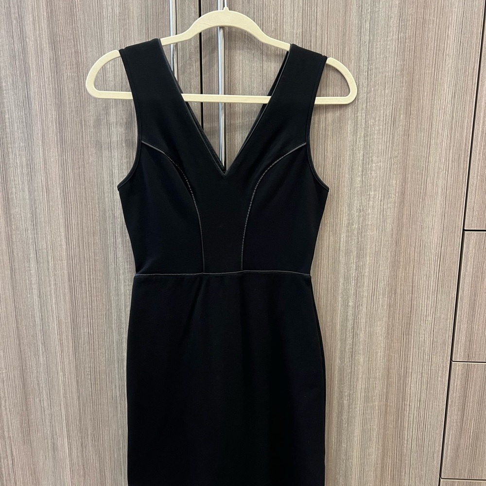 Elegant Black Sleeveless Dress